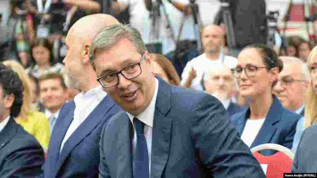 &quot;Naš posao je da rušimo breme istorijskih barijera i skinemo teški teret sa leđa naših potomaka&quot;, izjavio je predsednik Srbije Aleksandar Vučić.