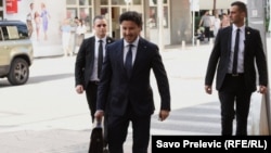 Crnogorski premijer tužiocima predao dokumentaciju o švercu cigareta u Crnoj Gori koju je prikupljao od decembra 2020. godine