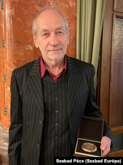 Ungár Tamás a Várady Ferenc-díjjal 2022. szeptember 1-jén a Pécsi Nemzeti Színházban