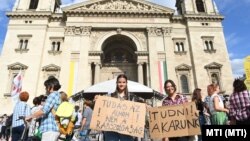 Az oktatás fejlesztéséért, a pedagógusok megbecsüléséért szervezett demonstráció Budapesten a Szent István téren 2022. szeptember 2-án.