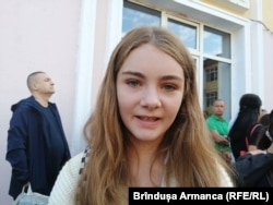 Antonia își dorește ca școala ei să fie curată și profesorii grijulii.