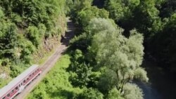 Video | De ce întârzie trenurile cu orele? Pentru că proiectele feroviare întârzie cu anii 