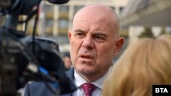 От пресцентъра на Иван Гешев съобщават, че се извършва проверка за извършени престъпления от обвинените по американския закон