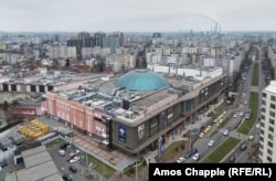 București Mall, în estul orașului, a fost construit în jurul scheletului unui circ al foamei.