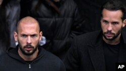 Frații Andrew și Tristan Tate și două femei au fost trimiși în judecată pentru constituirea unui grup infracțional organizat pentru trafic de persoane. 