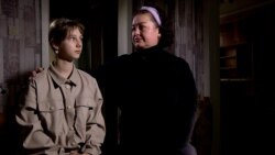 Mjekja ushtarake ukrainase ribashkohet me vajzën që ia çuan në Rusi