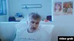 ფოტო არქივიდან: ექსპრეზიდენტი მიხეილ სააკაშვილი კლინიკა „ვივამედიდან" სასამართლო პროცესზე დისტანციური ჩართვის დროს