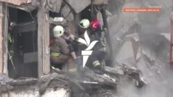 Túlélőkért kutatnak a romok között Dnyipróban