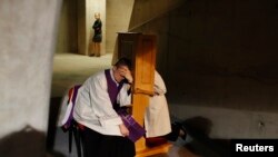 Pamje nga procesi i rrëfimit para priftit. Fotografi ilustruese nga arkivi.