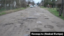 Kátyúk a Kis Hegedűs közben