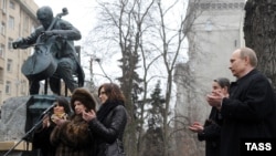 La Moscova la dezvelirea monumentului violoncelistului în prezența premierului Vladimir Putin