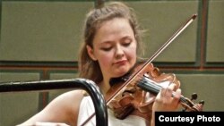 Alexandra Conunova-Dumortier concertând în București