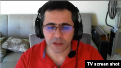 Абдуллах Бююк по време на интервю за Свободна Европа, направено по Skype. Бююк е само един от турските граждани, предаде от България на Турция. Той е под домашен арест.