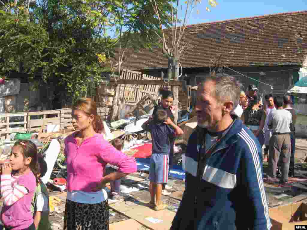 Tek što su se smirile tenzije oko raseljavanja nehigijenskog naselja Belvil na Novom Beogradu, a prethodno i Gazele, Romi su ponovo na udaru gradskih vlasti u Vojvođanskoj ulici u naselju Bežanija. Foto: Radovan Borović 