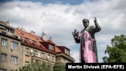Statuia mareșalului Ivan Konev mânjită cu vopsea, Praga, mai 2019