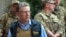 Спецпредставитель Госдепартамента США по делам Украины Курт Волкер посещает Авдеевку, 23 июля 2017 года