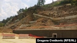 Urušeni potporni zid na Koridoru 10 kod Grdeličke klisure, 20. avgust 2018.