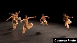 Балетот „Минус еден“ на Големиот канадски балет од Монтреал.