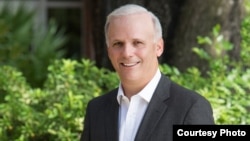 Mark Ellis, drejtor ekzekutiv i Odës Ndërkombëtare të Avokatëve, me seli në Londër.