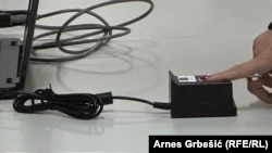 Skeniranje otiska prsta upotrebljeno je prvi put eksperimentalno na biralištima u sedam opština u BiH (fotoilustracija)