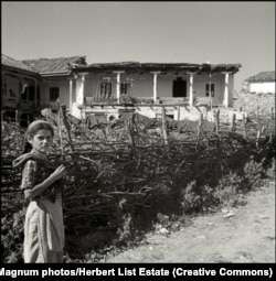 Плоские крыши – особенность крымскотатарской архитектуры. Крым, 1943 год