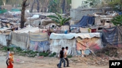 په اسلام اباد کې عیسویان په دې ډول خیمو کې اوسي