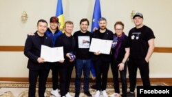 Trupa Zdob și Zdub și Frații Advahov au primit distincțiile „Meritul Diplomatic” din partea ministrului de externe Nicu Popescu.