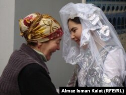 Свекровь и молодая невестка. Иллюстративное фото.