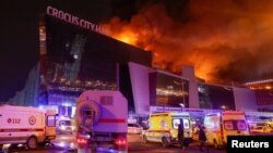 Машины экстренных служб на месте теракта