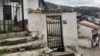 Napušteno dvorište u prizrenskom naselju Potkaljaja (ilustrativna fotografija, maj 2022)