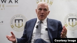 Američki general u penziji Vesli Klark koji je bio komandanta evropskih snaga NATO-a tokom intervencije u bivšoj Jugoslaviji 1999. 