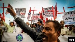 په پاکستاني کې عیسایان پر خپلو مذهبي ملګرو د ظلم خلاف احتجاج کوي (پخوانی عکس)