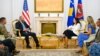 Predsednica Kosova Vjosa Osmani sa visokim zvaničnikom američkog Ministarstva odbrane Dejvidom Bejkerom u Prištini 2. avgusta 2025.