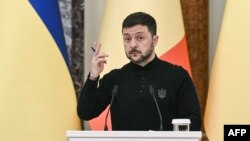 Ukrajinski predsednik Volodimir Zelenski govori na konferenciji za novinare u Kijevu 8. aprila 2025.