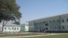 Яке аз мактабҳои вилояти Суғд. Акс аз бойгонӣ.