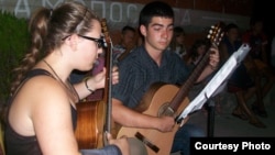 На зајдисонце“ - културна манифестација во село Трпејца во близина на Охрид.