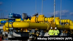 Srbija se u sferi energetike i gasa dominantno oslanja na Rusiju, pa tako sve količine gasa uvozi iz te zemlje.