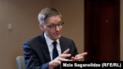 დერეკ შოლე, აშშ-ის სახელმწიფო დეპარტამენტის მრჩეველი