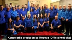 Kosovski olimpijski tim sa predsednicom Atifete Jahajaga