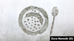 "Ha a gyermekotthonoknak kizárólag az állam által adott kvótából kellene megoldaniuk az országosan hétezer állami gondoskodásban élő gyermek étkeztetését, akkor éhen halnának" – magyarázta lapunknak az egyik intézmény vezetője. 