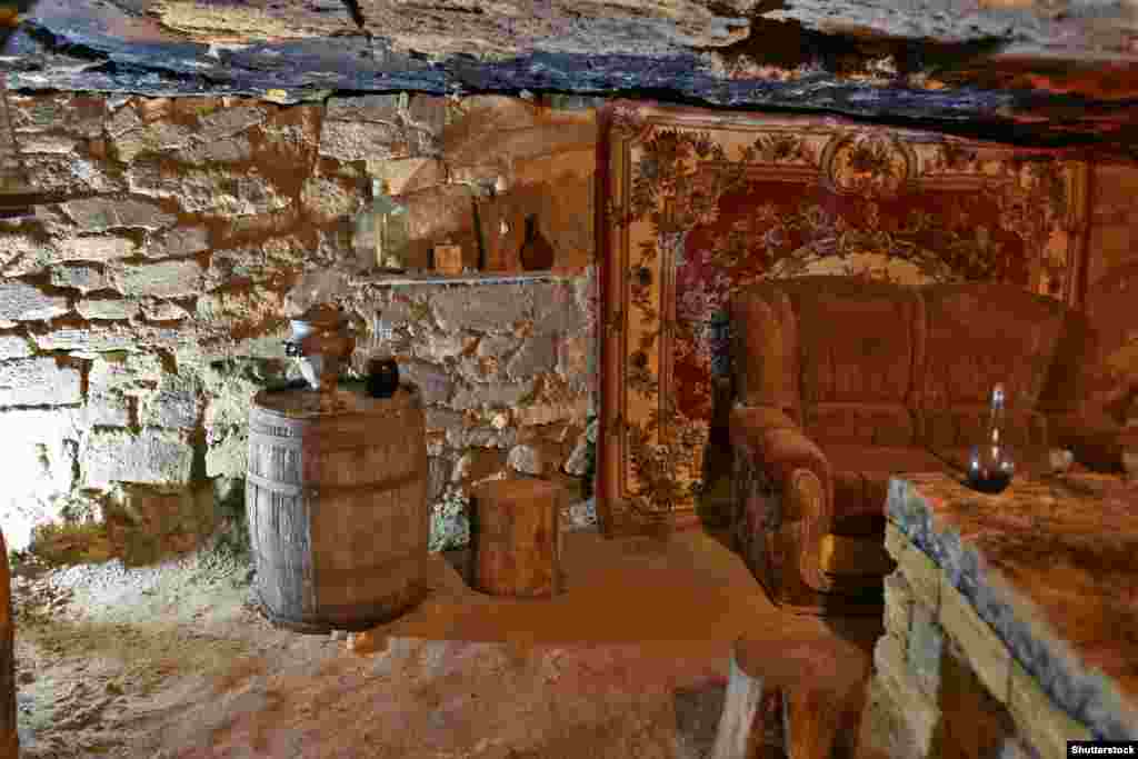 Un buncăr care a fost utilizat ca spațiu de agrement acum va servi din nou ca adăpost pentru civilii din Odesa.