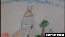 Crtala djevojčica Katerina, izbjegla iz Ukrajine. Rad nastao u vrtiću, u Podgorici, 13. juna 2022.