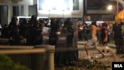 Протест против прифаќањето на францускиот предлог за укинување на бугарското вето и почеток на преговорите со ЕУ. 