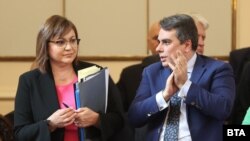 Корнелия Нинова и Асен Василев. Снимката е архивна