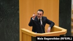 ირაკლი ღარიბაშვილი, საქართველოს პრემიერ-მინისტრი პარლამენტში სამთავრობო პროგრამის შესრულების ანგარიშის წარდგენისას. 22 ივნისი