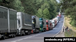 Чарга на беларуска-польскай мяжы, архіўнае фота