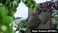 
Spomenik "Heroine" u Prištini, posvećen žrtvama seksualnog nasilja tokom poslednjeg rata na Kosovu.