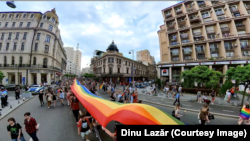 Mii de persoane au luat parte la un marș Pride LGBTQ la București, 9 iulie 2022.