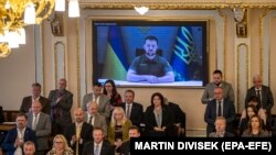 Видео-обраќање на украинскиот претседател Володимир Зеленски пред двата дома на чешкиот парламент