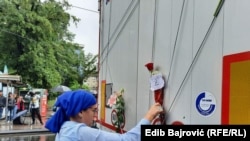 Fotogalerija: Sarajlije ispratile posmrtne ostatke žrtava srebreničkog genocida